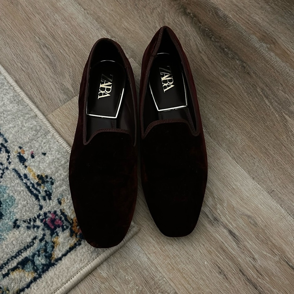 Zara gently used velvet stylish flat